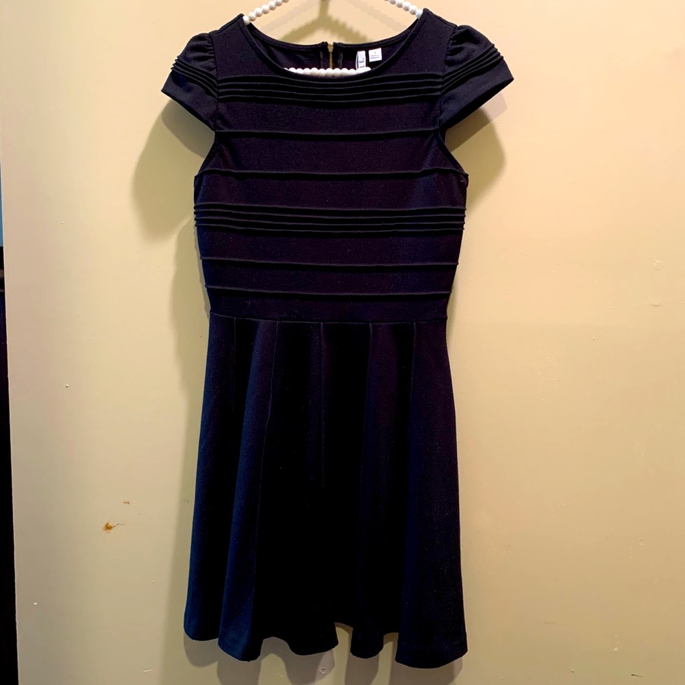 Cap sleeve Little black dress
